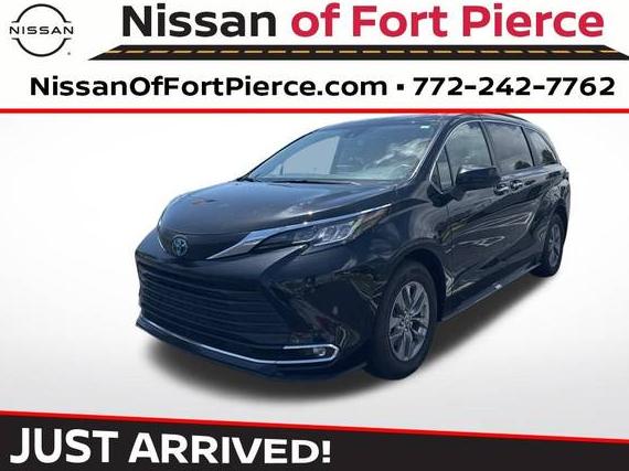TOYOTA SIENNA 2023 5TDYRKECXPS171241 image