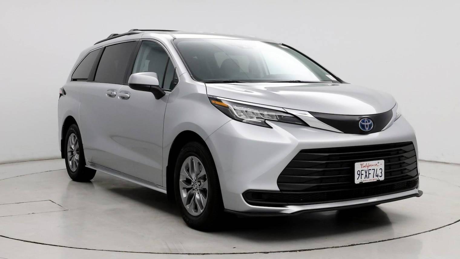 TOYOTA SIENNA 2023 5TDKSKFC5PS084856 image