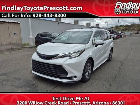 TOYOTA SIENNA 2023 5TDJRKECXPS138175 image