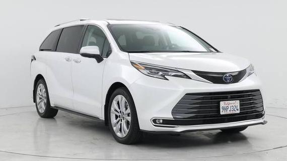 TOYOTA SIENNA 2023 5TDERKEC8PS170575 image