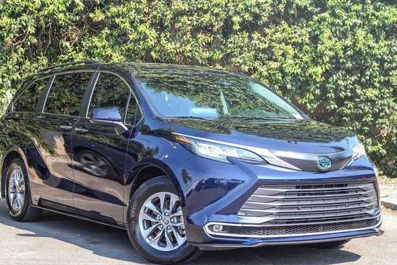 TOYOTA SIENNA 2023 5TDYRKEC0PS142198 image