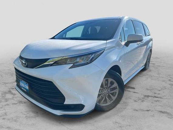 TOYOTA SIENNA 2023 5TDKRKEC6PS158797 image