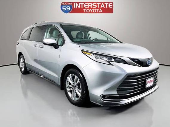 TOYOTA SIENNA 2023 5TDZSKFC0PS104719 image