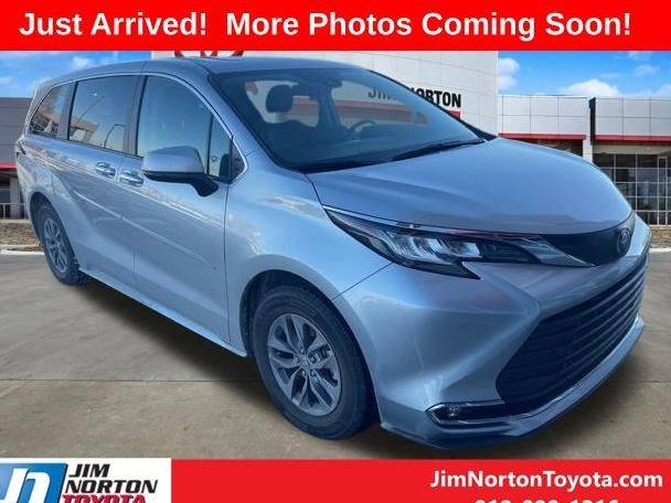 TOYOTA SIENNA 2023 5TDYSKFC8PS074994 image