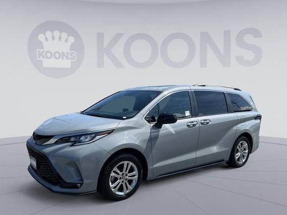 TOYOTA SIENNA 2023 5TDDSKFC0PS079279 image