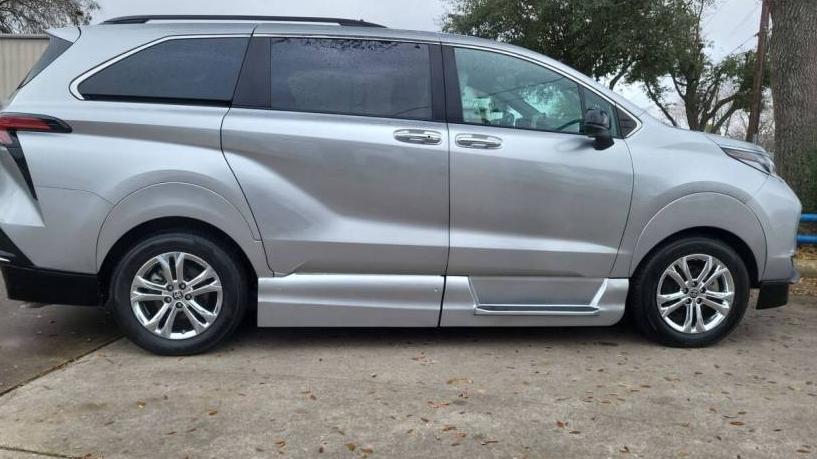 TOYOTA SIENNA 2023 5TDDSKFC7PS086780 image