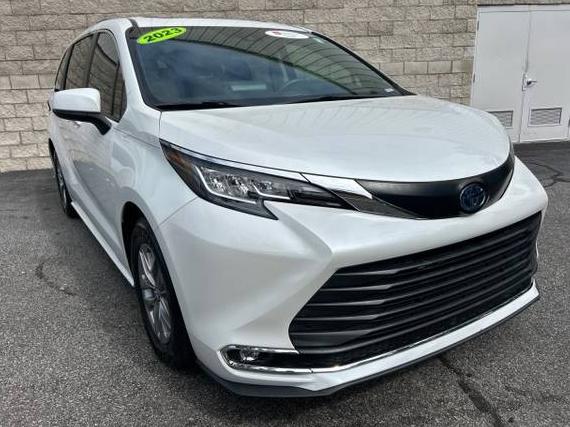 TOYOTA SIENNA 2023 5TDYRKEC0PS138183 image