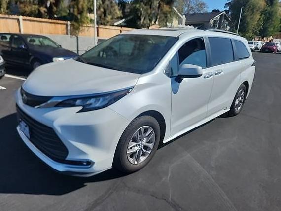 TOYOTA SIENNA 2023 5TDYRKEC1PS160161 image