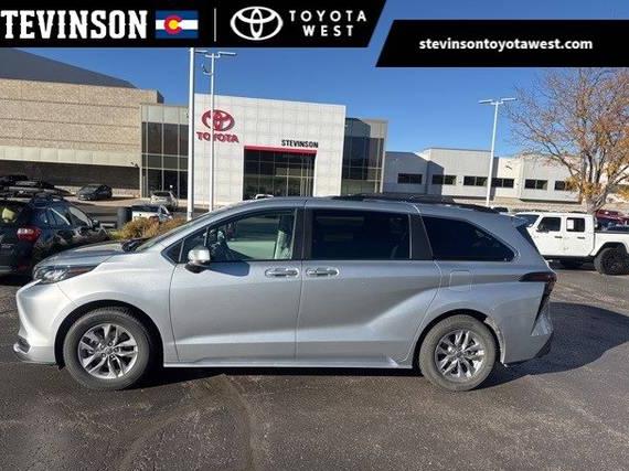 TOYOTA SIENNA 2023 5TDKSKFC2PS076231 image