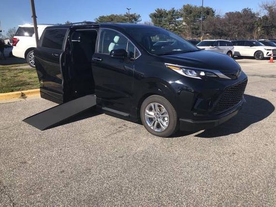 TOYOTA SIENNA 2023 5TDDSKFC2PS086976 image