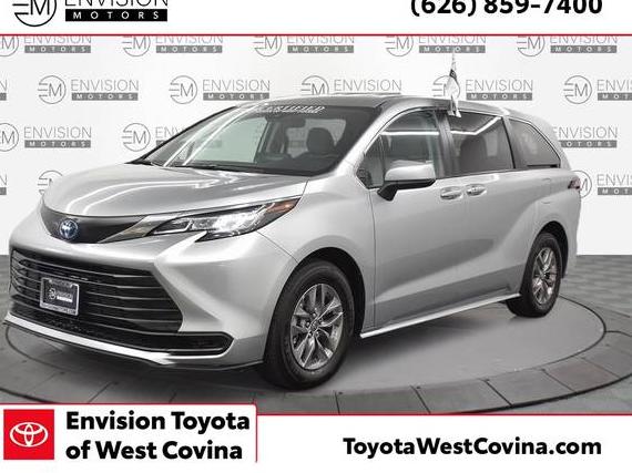 TOYOTA SIENNA 2023 5TDKRKECXPS173626 image