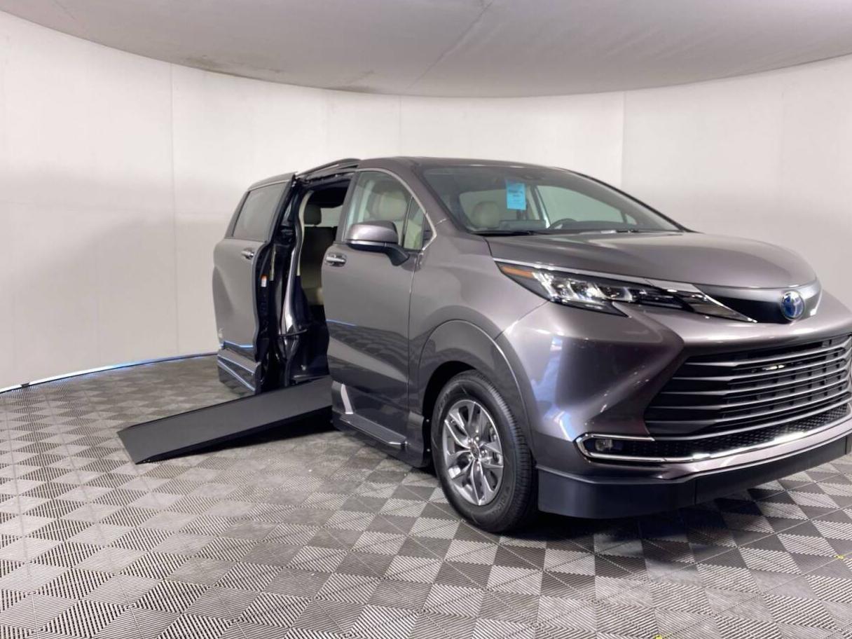 TOYOTA SIENNA 2023 5TDJSKFC6PS089639 image