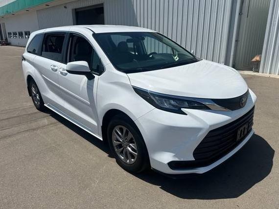 TOYOTA SIENNA 2023 5TDKSKFC1PS074132 image