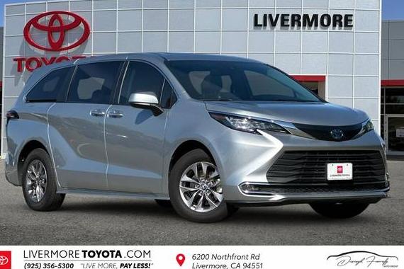 TOYOTA SIENNA 2023 5TDYRKEC5PS172992 image