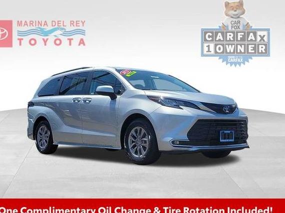 TOYOTA SIENNA 2023 5TDYRKEC2PS155499 image