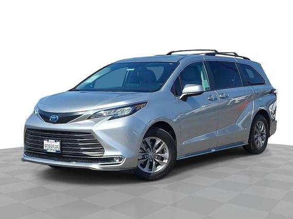 TOYOTA SIENNA 2023 5TDYRKEC3PS141904 image