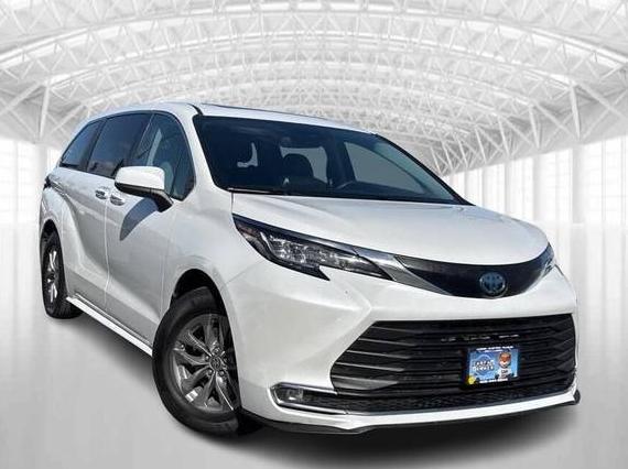 TOYOTA SIENNA 2023 5TDYSKFC0PS099016 image