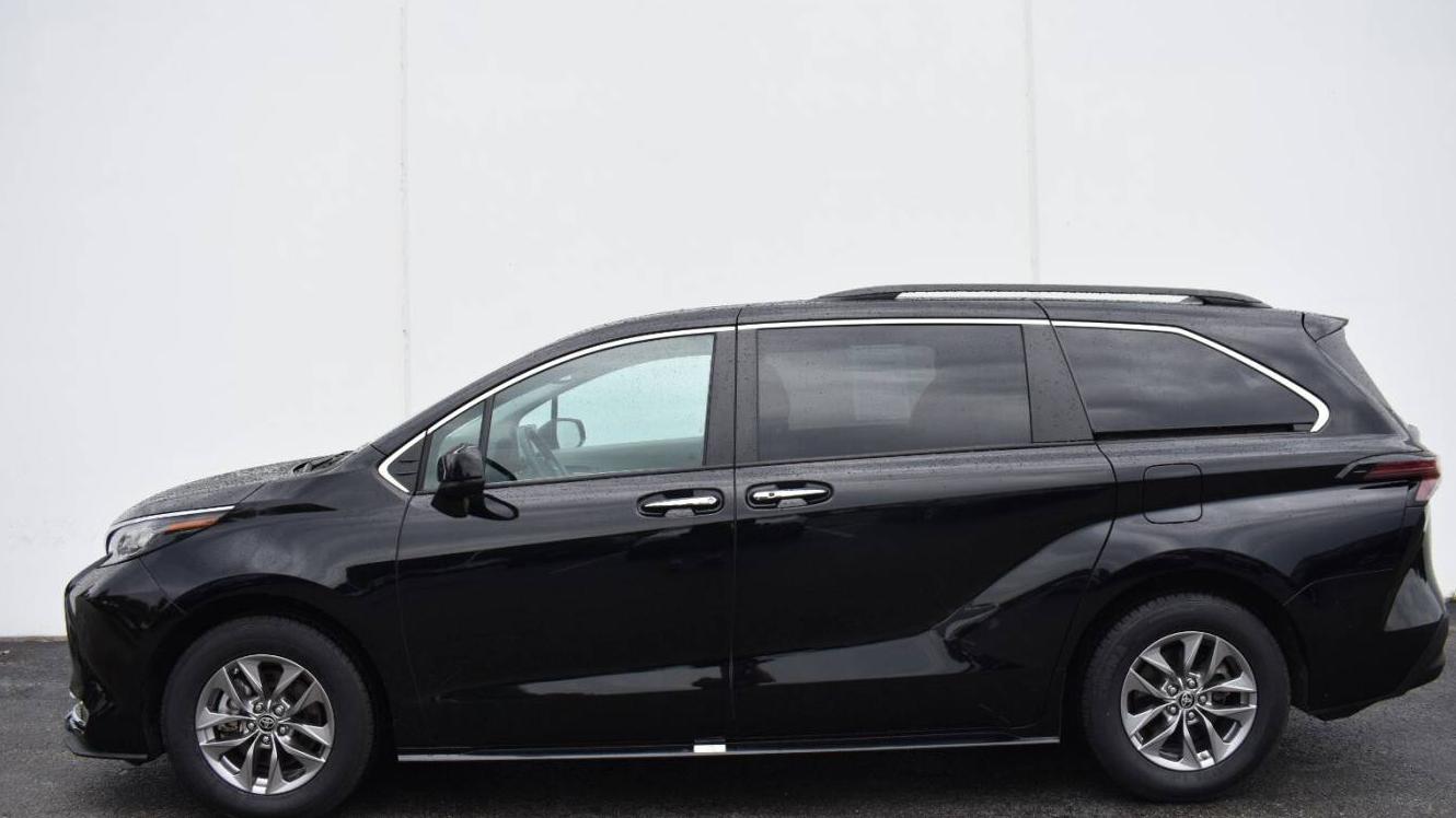 TOYOTA SIENNA 2023 5TDYRKEC9PS156505 image