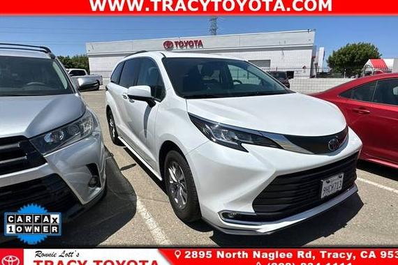 TOYOTA SIENNA 2023 5TDYRKEC8PS168483 image