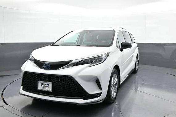 TOYOTA SIENNA 2023 5TDXSKFCXPS087399 image