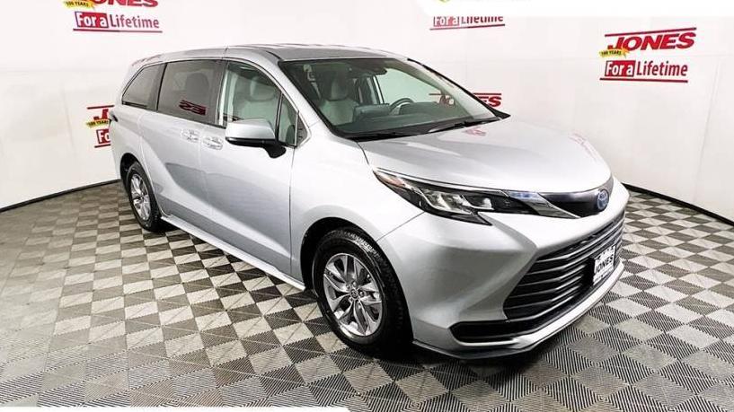 TOYOTA SIENNA 2023 5TDKRKEC0PS158701 image