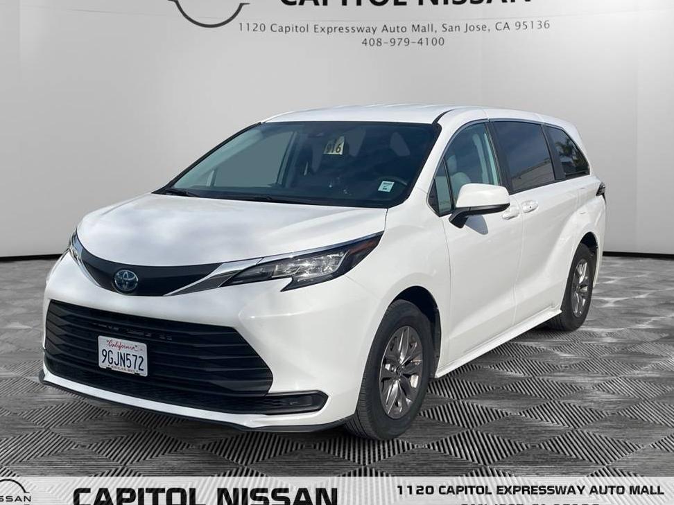 TOYOTA SIENNA 2023 5TDKRKEC0PS161579 image