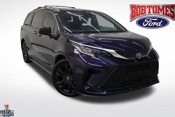 TOYOTA SIENNA 2023 5TDXRKECXPS177357 image