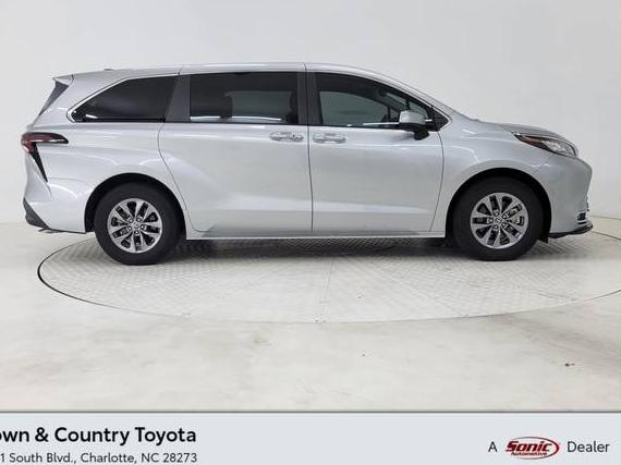 TOYOTA SIENNA 2023 5TDYRKECXPS145738 image