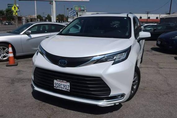 TOYOTA SIENNA 2023 5TDYRKECXPS142645 image