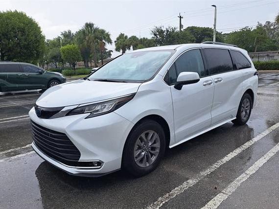 TOYOTA SIENNA 2023 5TDYRKEC7PS161752 image