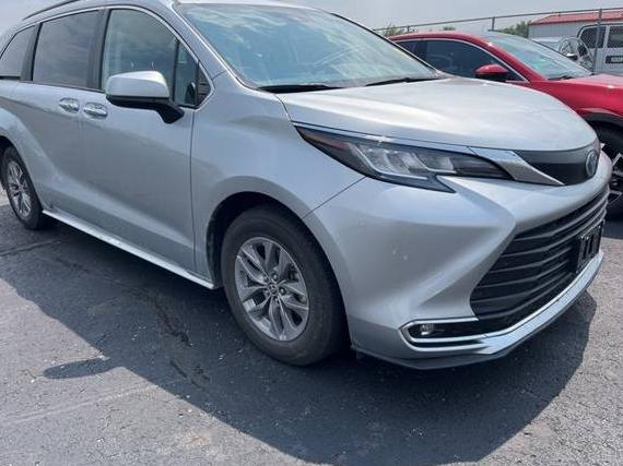TOYOTA SIENNA 2023 5TDYRKEC4PS171400 image