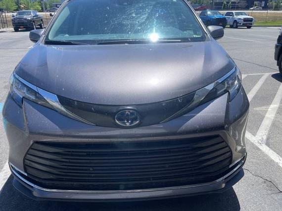 TOYOTA SIENNA 2023 5TDYSKFC0PS106868 image