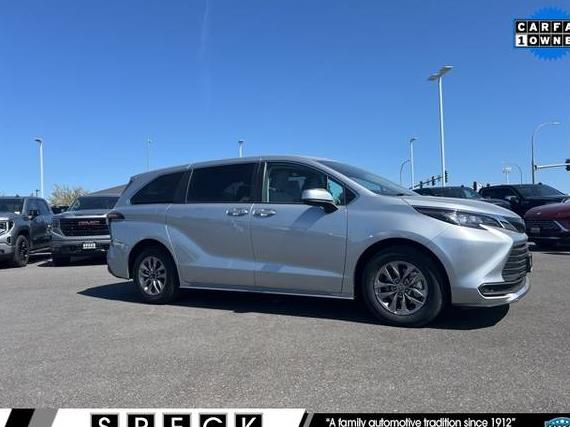 TOYOTA SIENNA 2023 5TDKRKEC3PS152746 image
