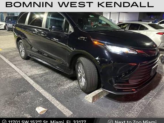 TOYOTA SIENNA 2023 5TDKRKEC9PS163220 image