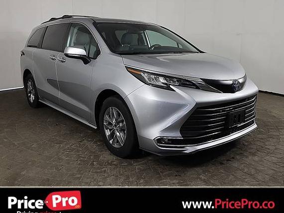 TOYOTA SIENNA 2023 5TDYSKFC4PS078332 image