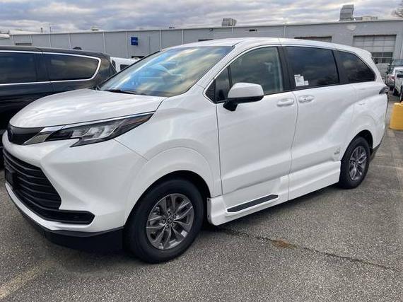 TOYOTA SIENNA 2023 5TDKSKFC4PS095556 image