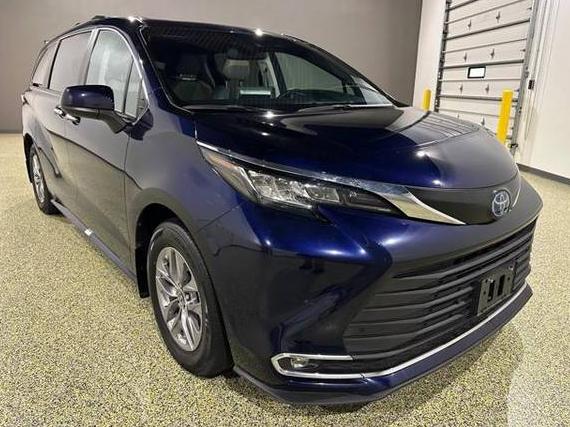 TOYOTA SIENNA 2023 5TDYRKEC4PS145704 image