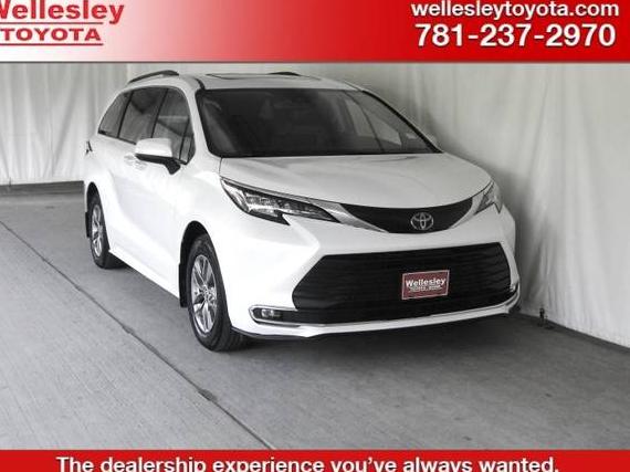 TOYOTA SIENNA 2023 5TDYSKFC3PS077480 image