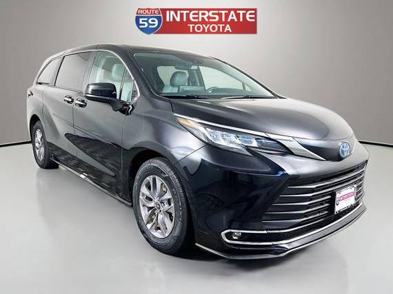 TOYOTA SIENNA 2023 5TDYRKEC6PS138351 image