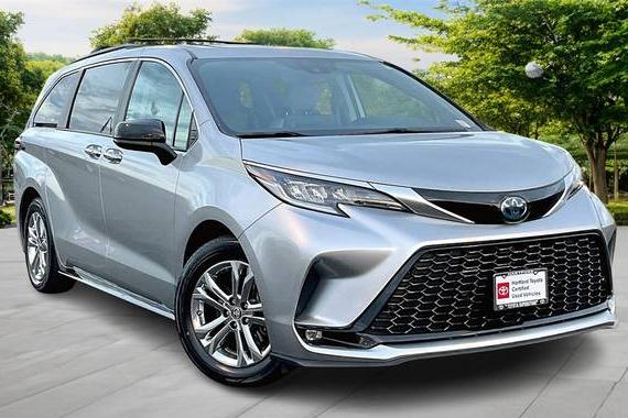 TOYOTA SIENNA 2023 5TDDSKFC3PS107270 image
