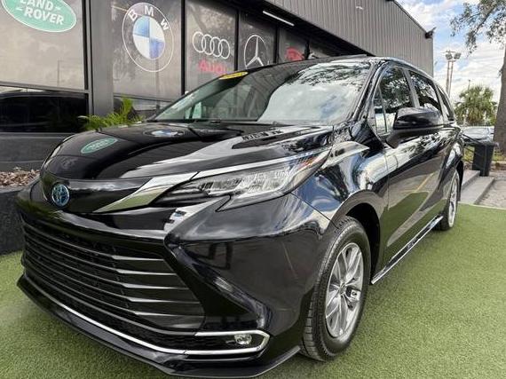 TOYOTA SIENNA 2023 5TDYRKEC0PS171796 image