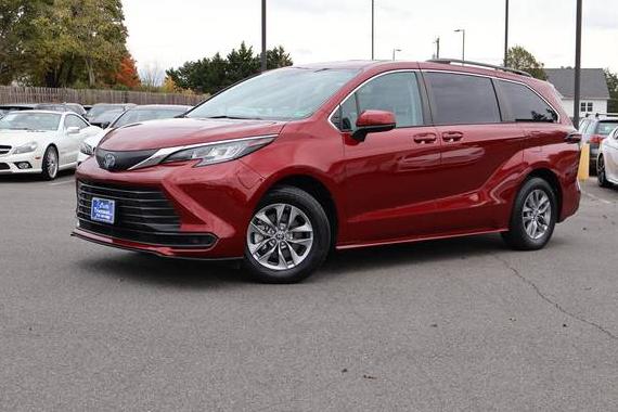 TOYOTA SIENNA 2023 5TDKRKEC2PS142046 image