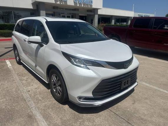 TOYOTA SIENNA 2023 5TDYRKEC4PS153009 image