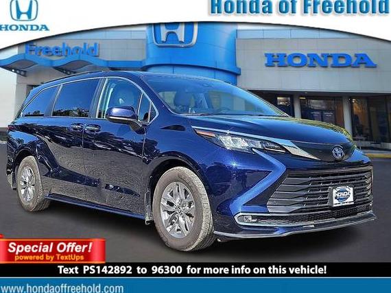 TOYOTA SIENNA 2023 5TDYRKEC5PS142892 image