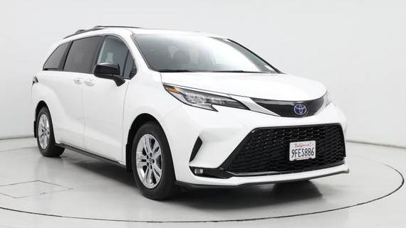 TOYOTA SIENNA 2023 5TDDSKFC0PS083171 image
