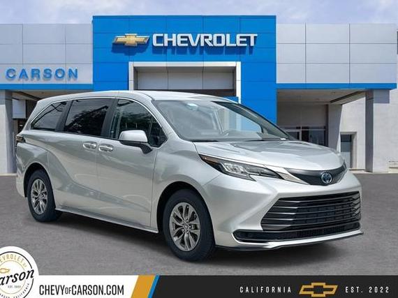 TOYOTA SIENNA 2023 5TDKRKEC3PS163276 image