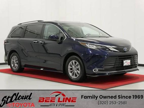 TOYOTA SIENNA 2023 5TDYRKEC6PS153643 image