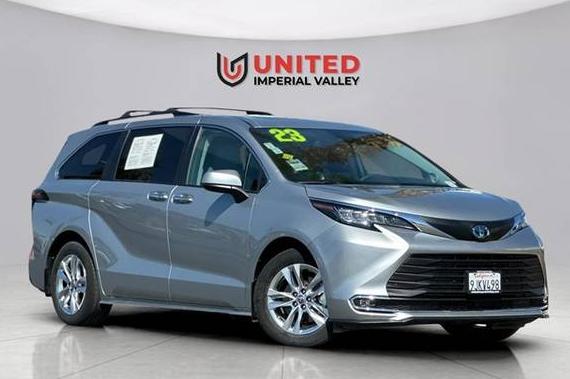 TOYOTA SIENNA 2023 5TDJRKECXPS176487 image