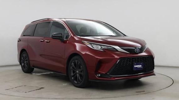 TOYOTA SIENNA 2023 5TDXRKEC2PS157037 image