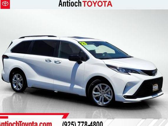 TOYOTA SIENNA 2023 5TDDSKFC2PS097623 image